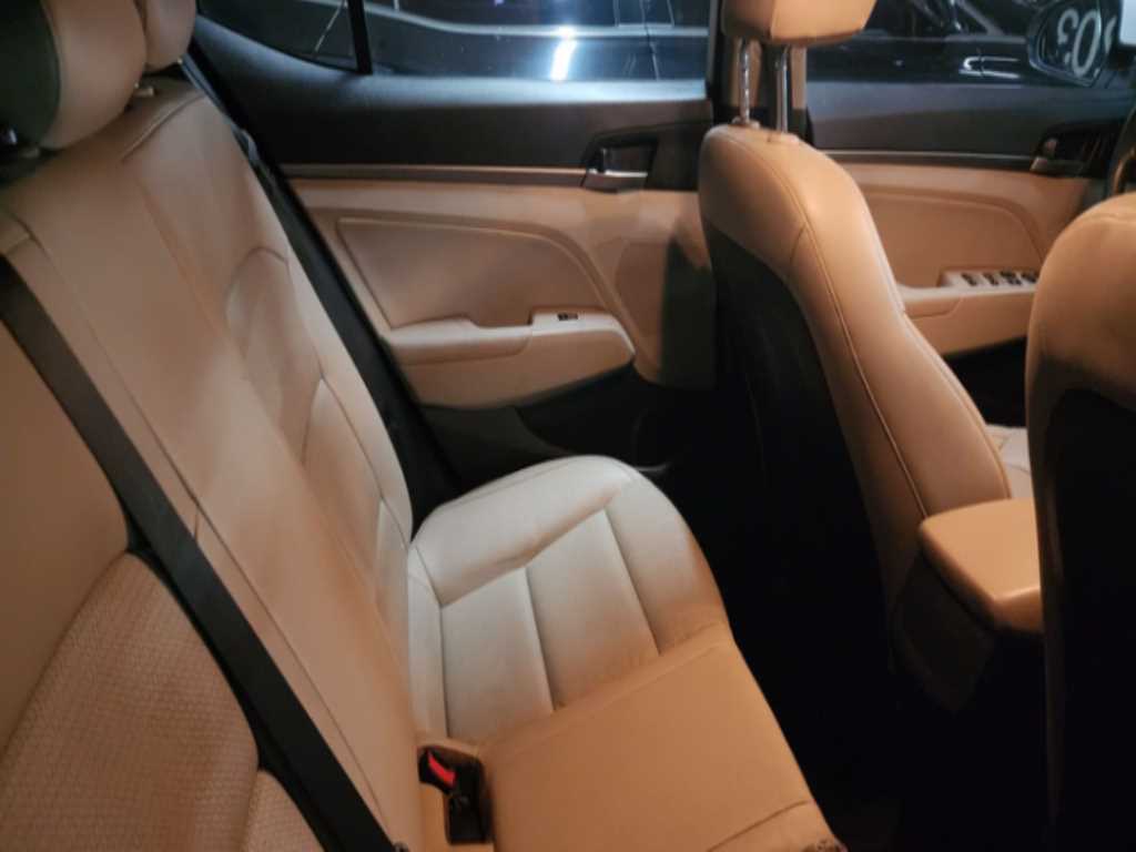 HYUNDAI Avante - Vista 4