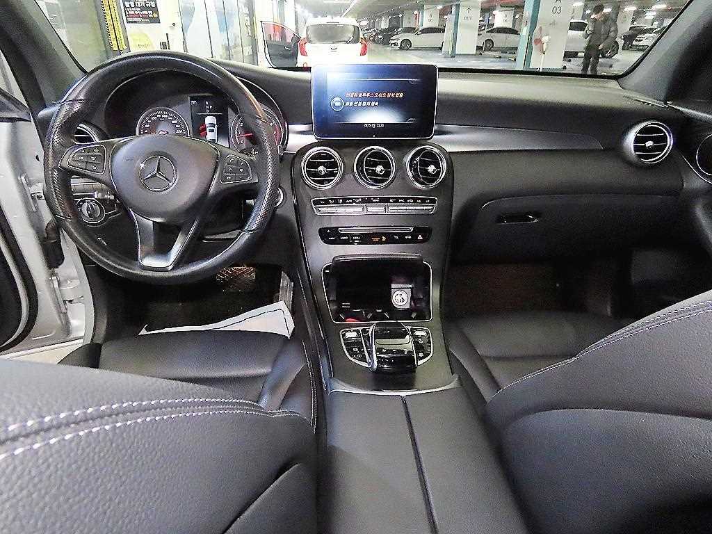 Mercedes Benz GLC Class - Vista 10