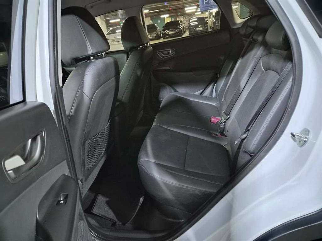 HYUNDAI Kona - Vista 7