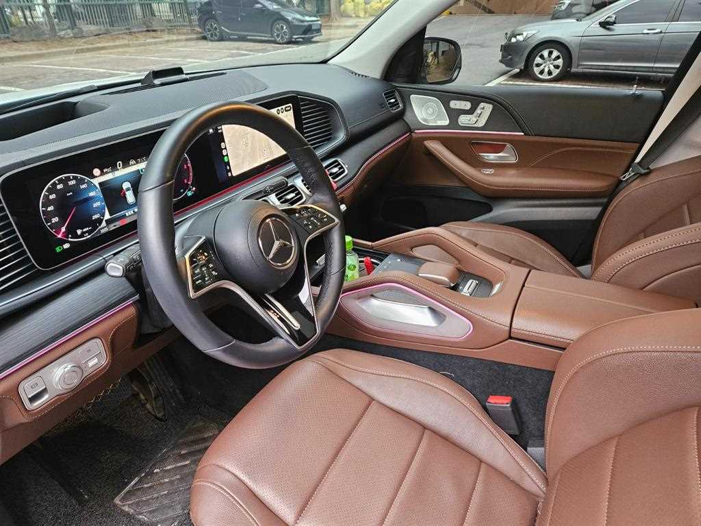 Mercedes Benz GLE Class - Vista 8