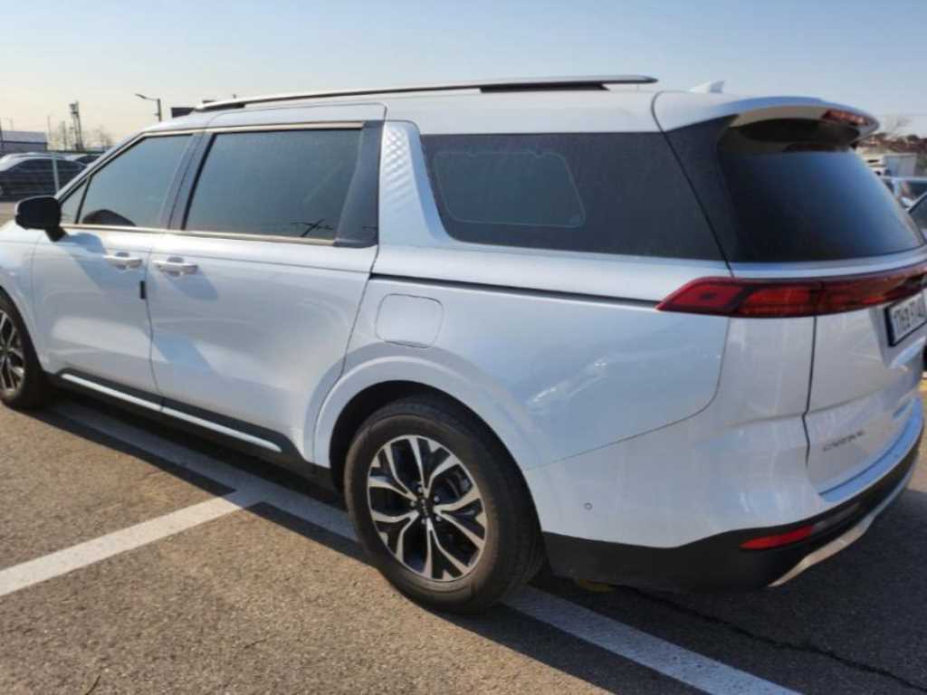 KIA Carnival - Vista 3