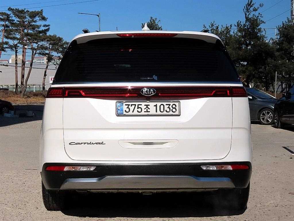 KIA Carnival - Vista 4