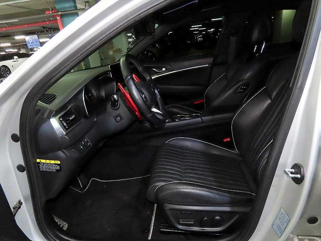 Genesis G70 - Vista 6