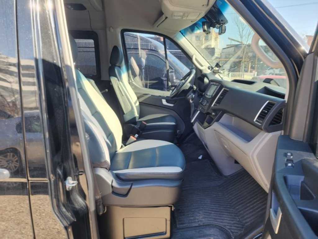 HYUNDAI Solati - Vista 10