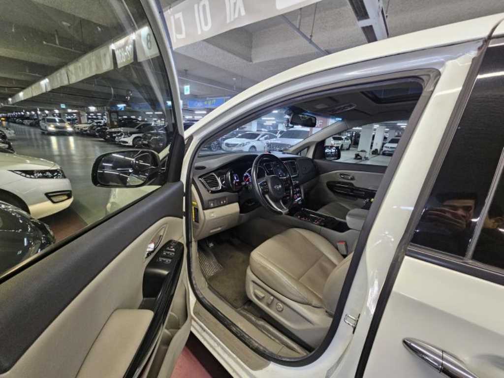 KIA Carnival - Vista 6