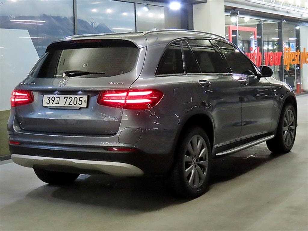 Mercedes Benz GLC Class - Vista 4