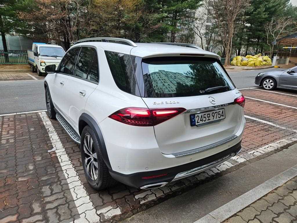 Mercedes Benz GLE Class - Vista 5