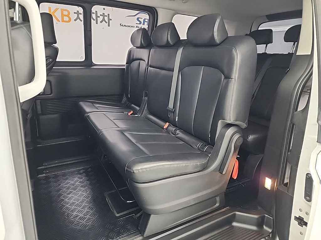 HYUNDAI Staria - Vista 12