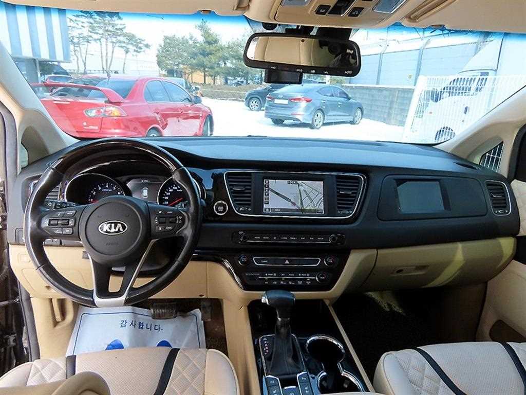 KIA Carnival - Vista 7