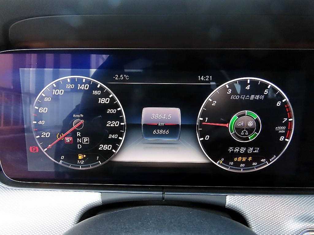 Mercedes Benz E class - Vista 9