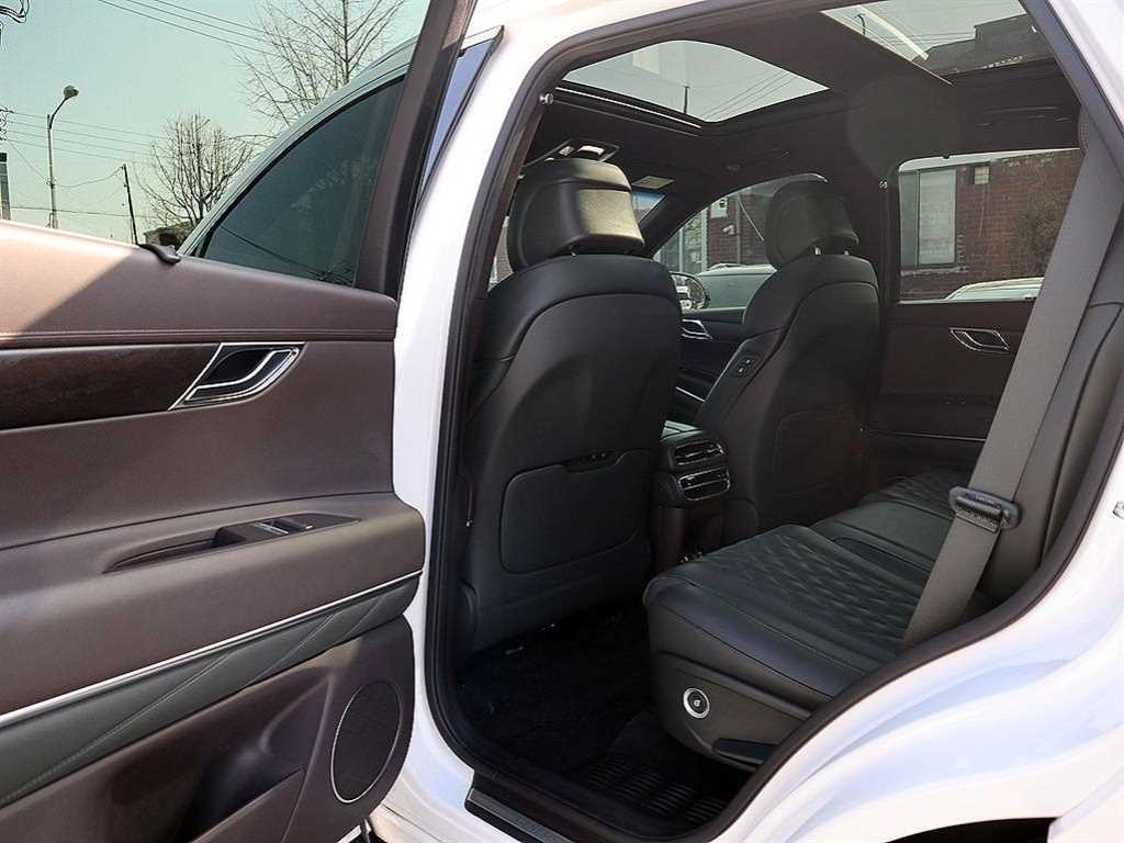 Genesis GV80 - Vista 7