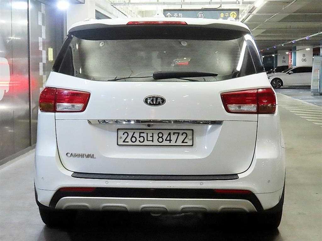KIA Carnival - Vista 5