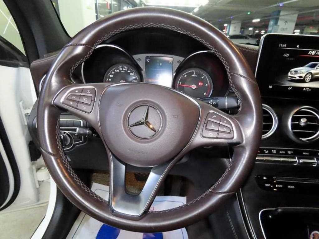 Mercedes Benz GLC Class - Vista 8