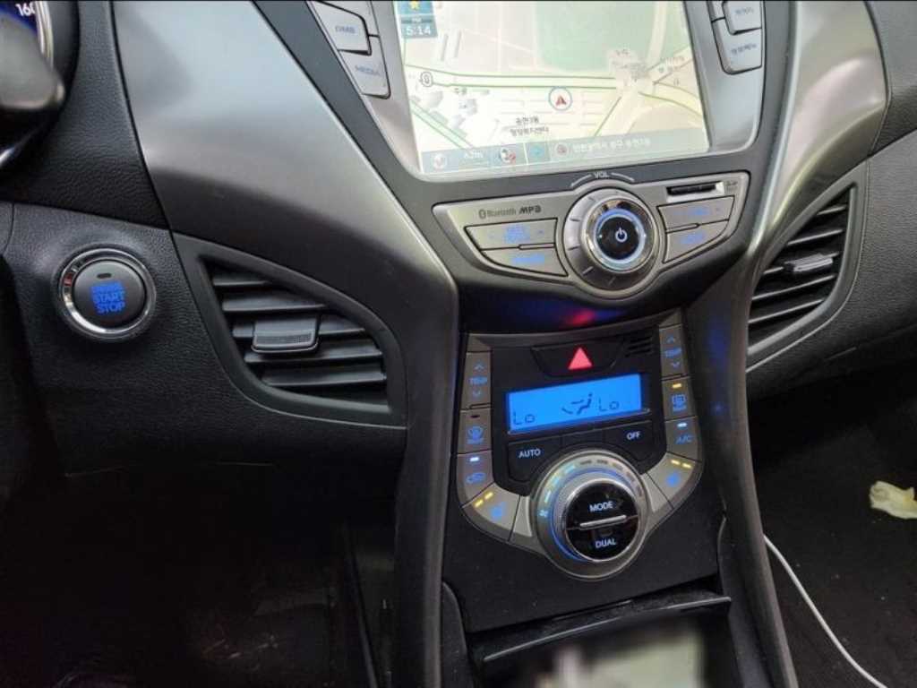 HYUNDAI Avante - Vista 4