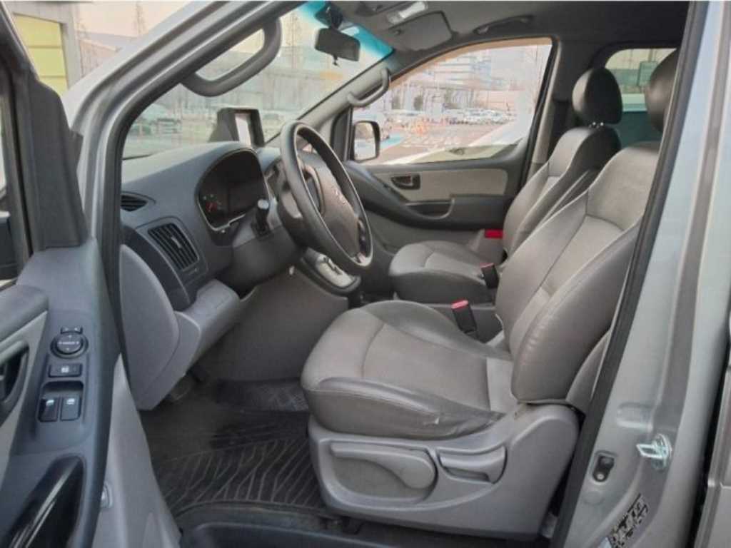 HYUNDAI Starex - Vista 8