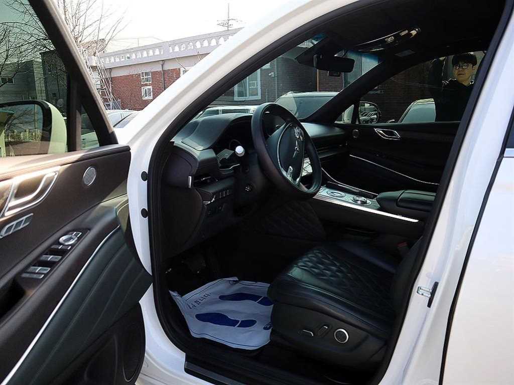 Genesis GV80 - Vista 6