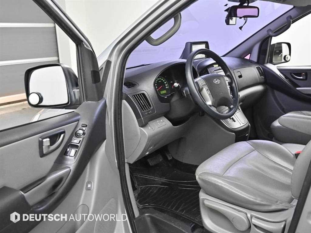 HYUNDAI Starex - Vista 11