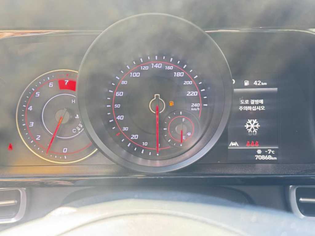 HYUNDAI Avante - Vista 5