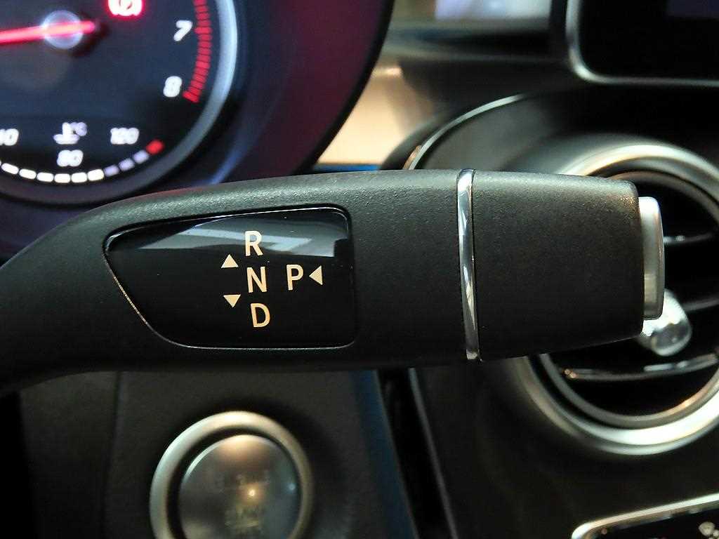 Mercedes Benz GLC Class - Vista 12