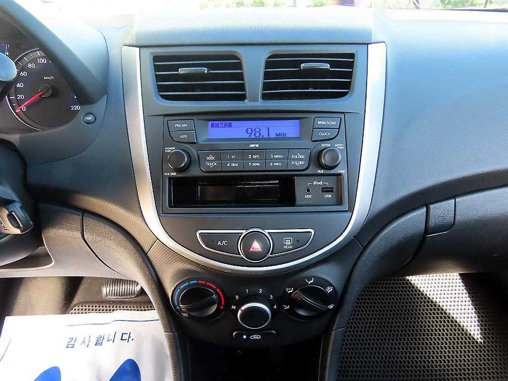 HYUNDAI Accent 2012 Blanco - Importación desde Corea - HF Imports Iquique - Foto 13