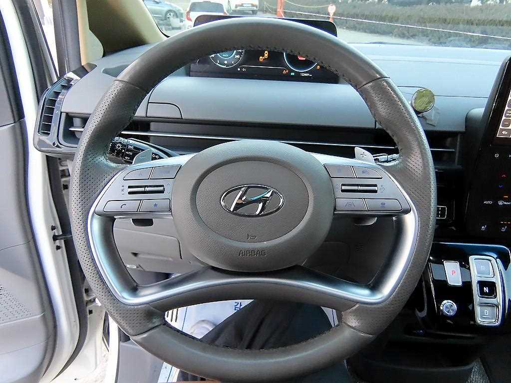 HYUNDAI Staria - Vista 8