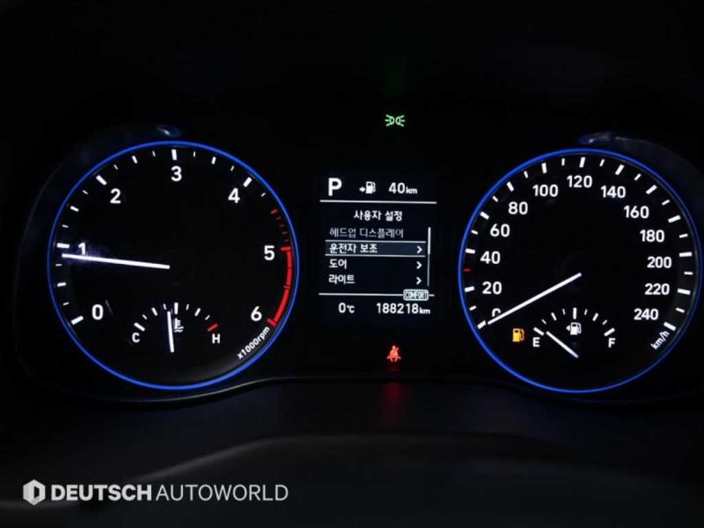 HYUNDAI Kona - Vista 8