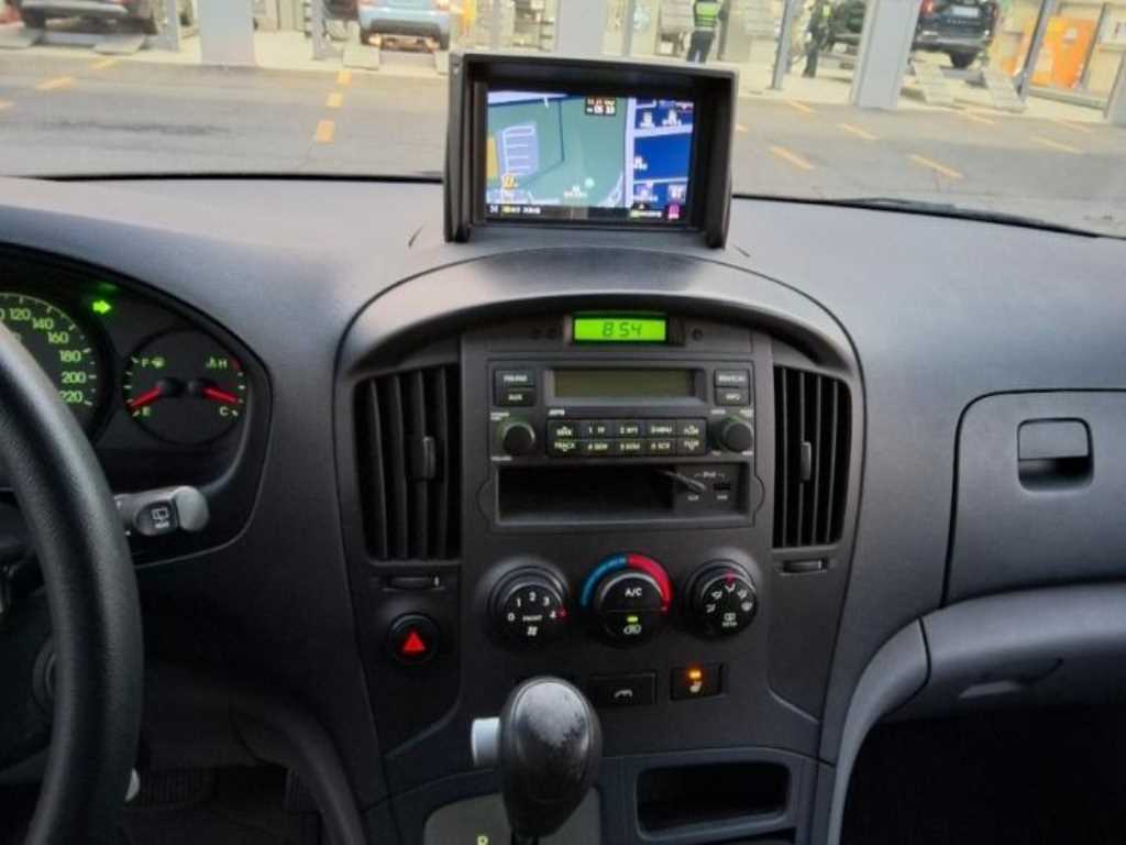 HYUNDAI Starex - Vista 10