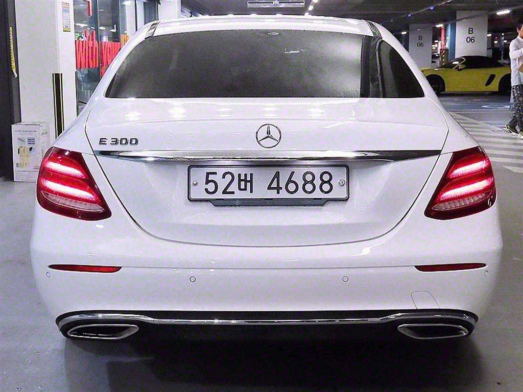 Mercedes Benz E class - Vista 5