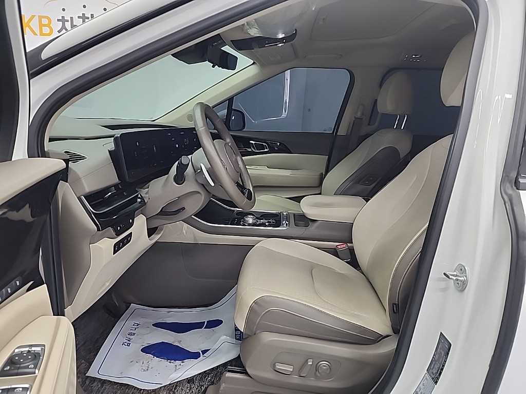 KIA Carnival - Vista 11