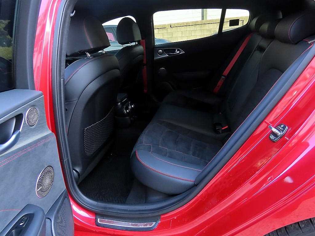 KIA Stinger - Vista 6