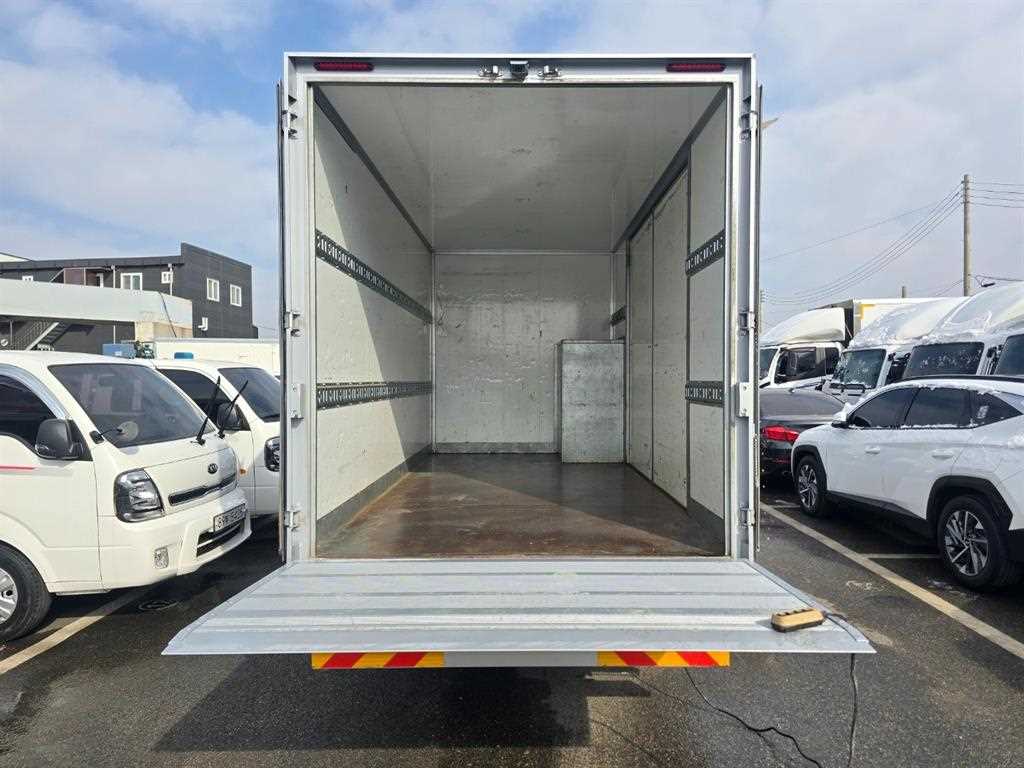 medium and large cargo truck - Vista 8