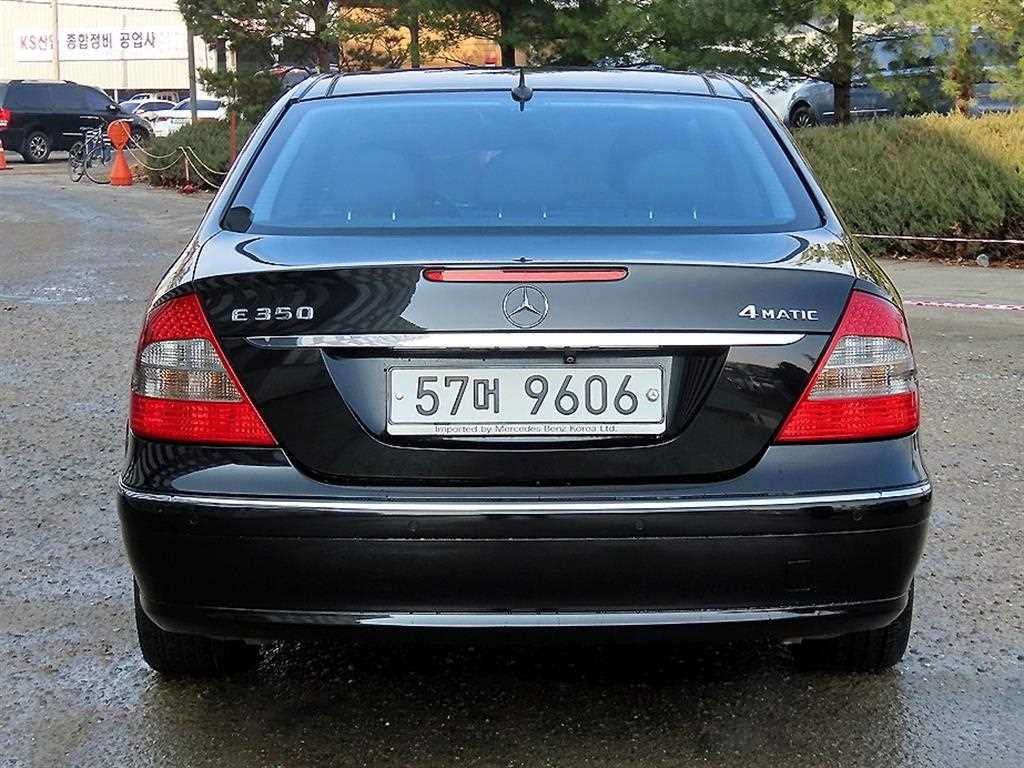 Mercedes Benz E class - Vista 4
