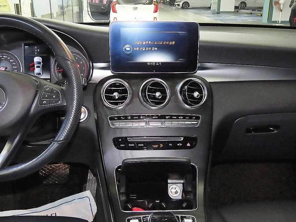 Mercedes Benz GLC Class - Vista 11