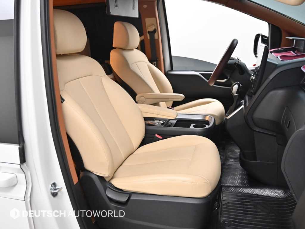 HYUNDAI Staria - Vista 10