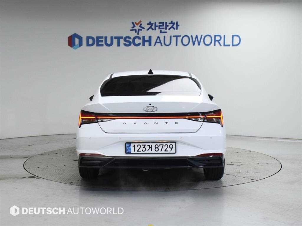 HYUNDAI Avante - Vista 5
