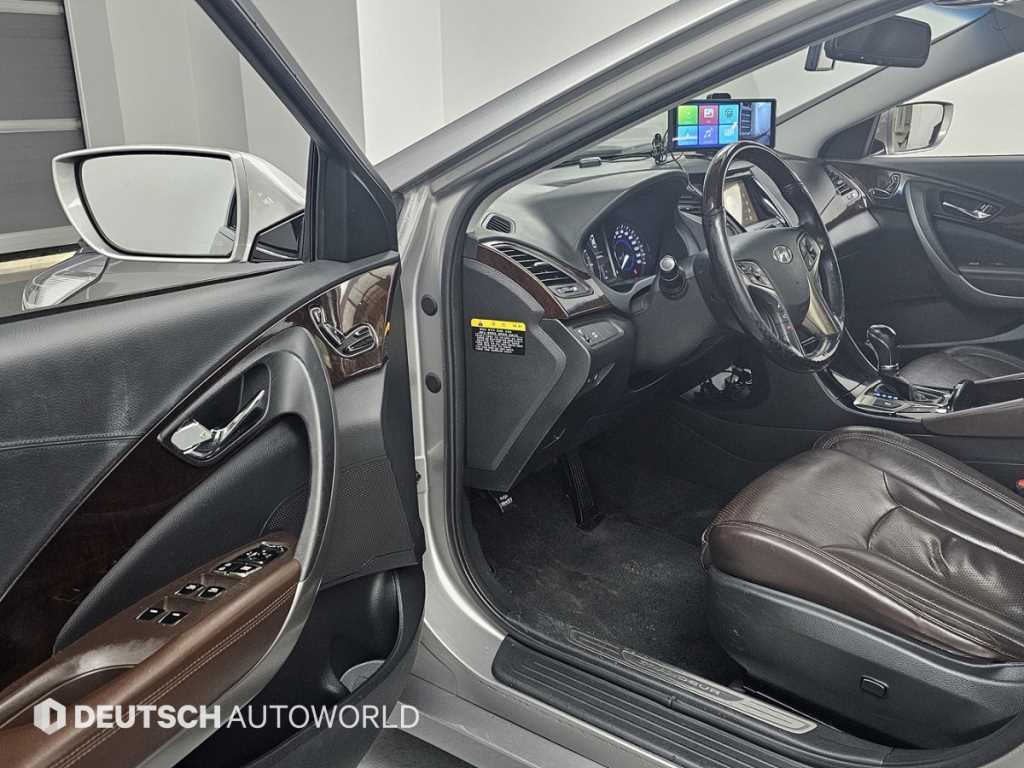 HYUNDAI Grandeur - Vista 11