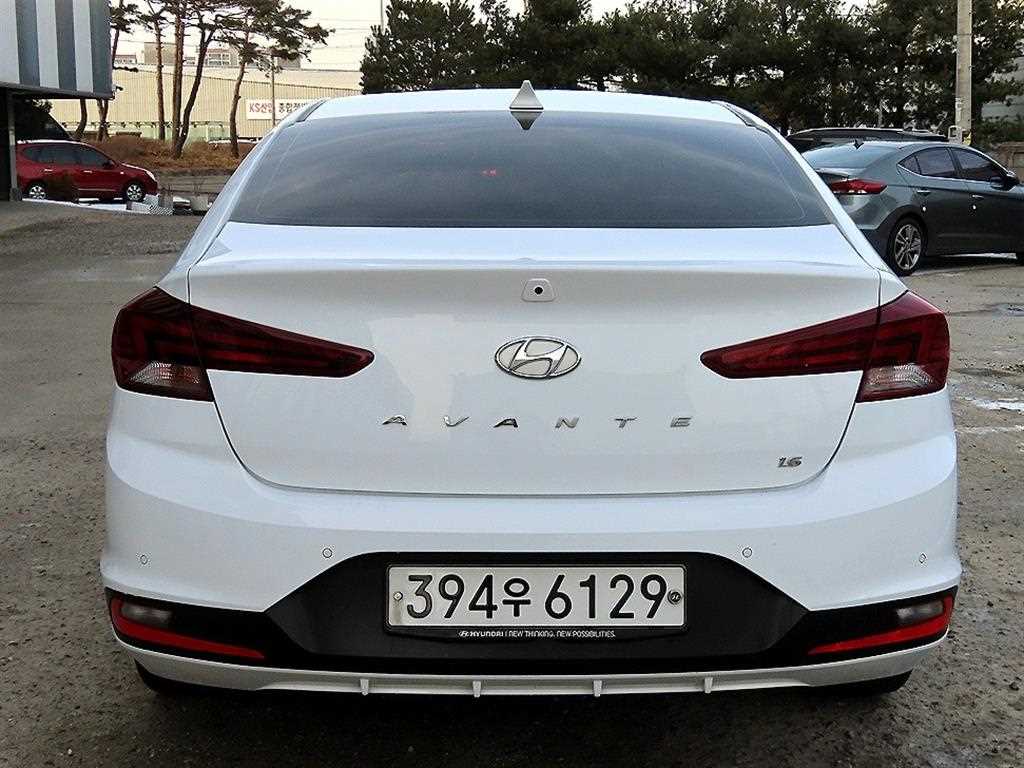 HYUNDAI Avante - Vista 4