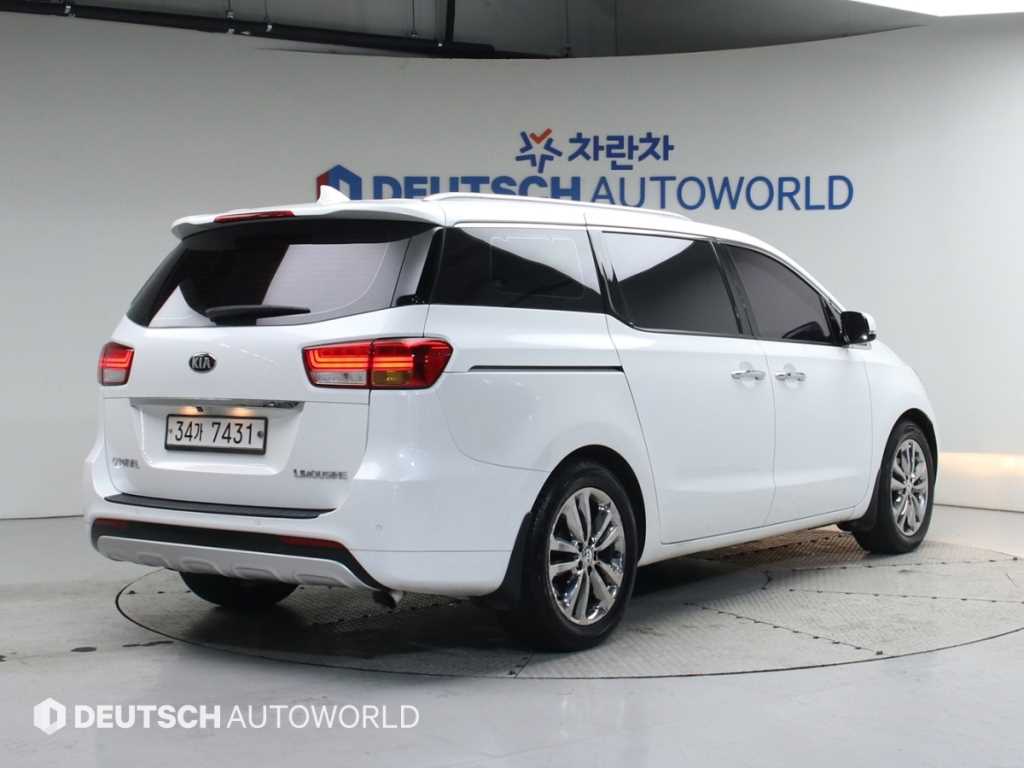 KIA Carnival - Vista 2