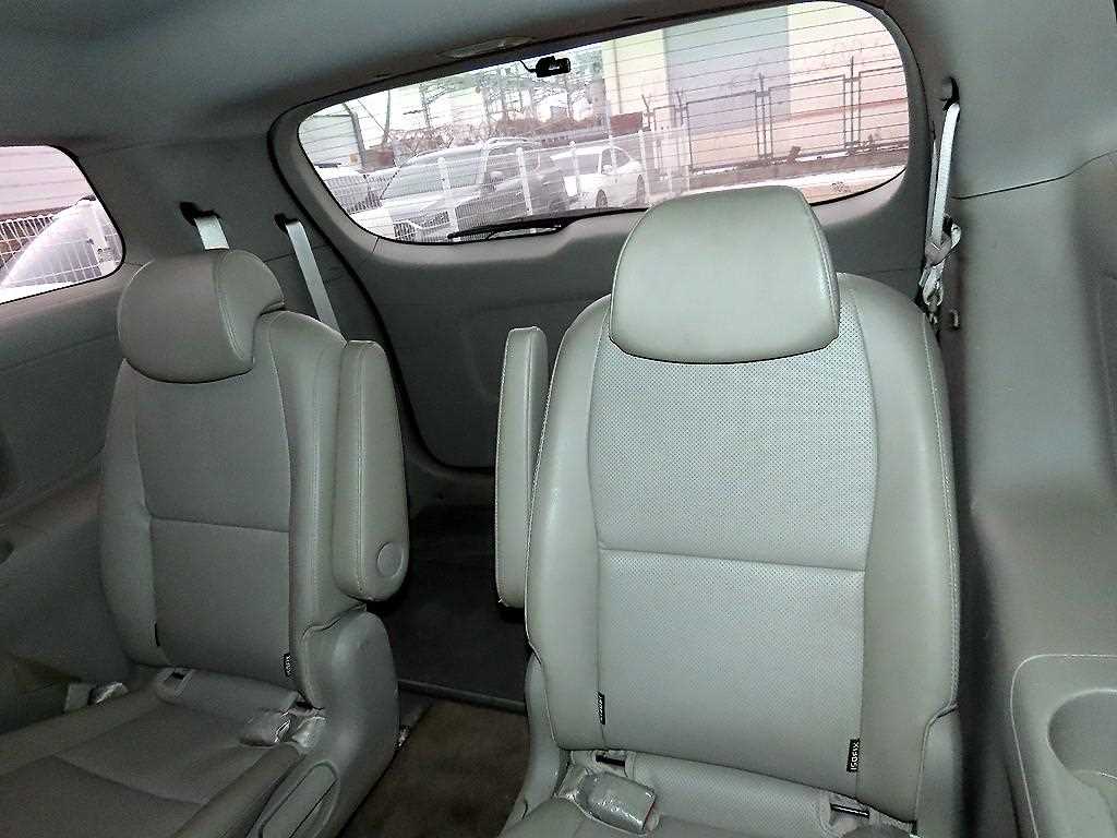 KIA Carnival - Vista 7