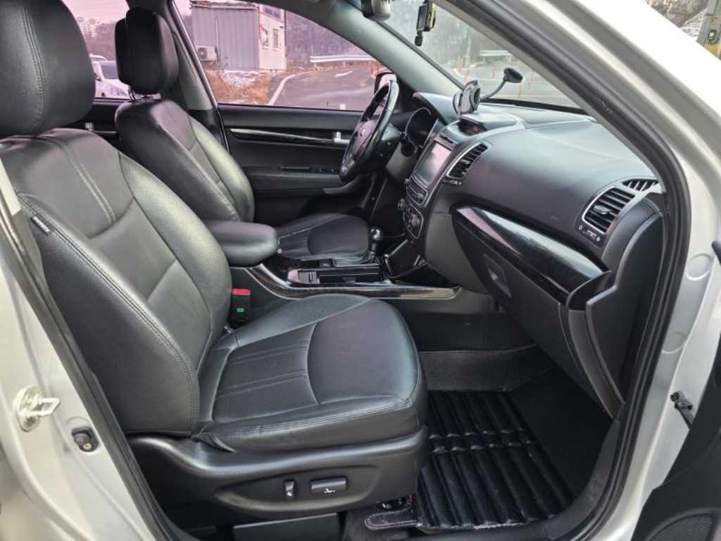 KIA Sorento - Vista 8