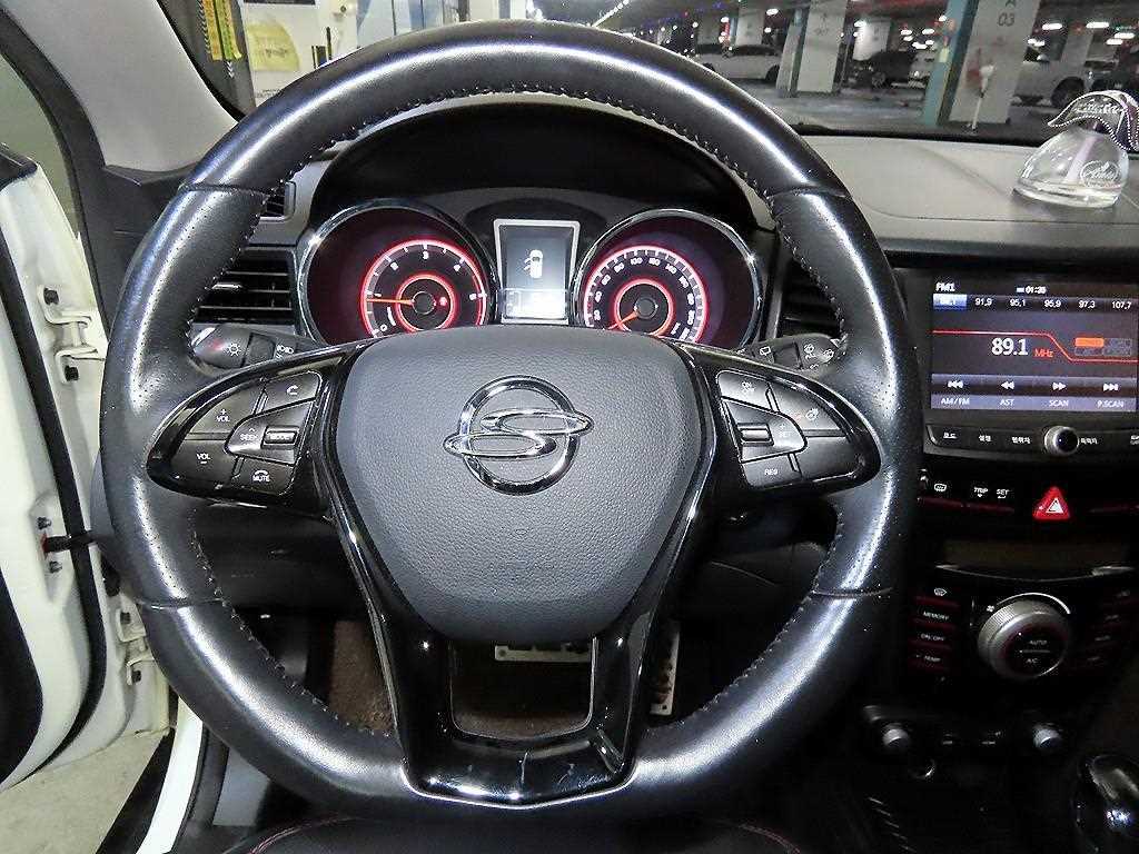 Ssangyong Tivoli - Vista 8