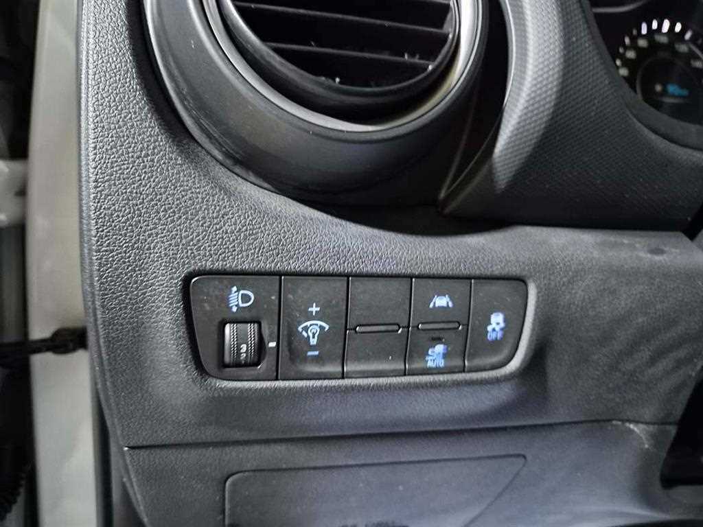 HYUNDAI Kona - Vista 12