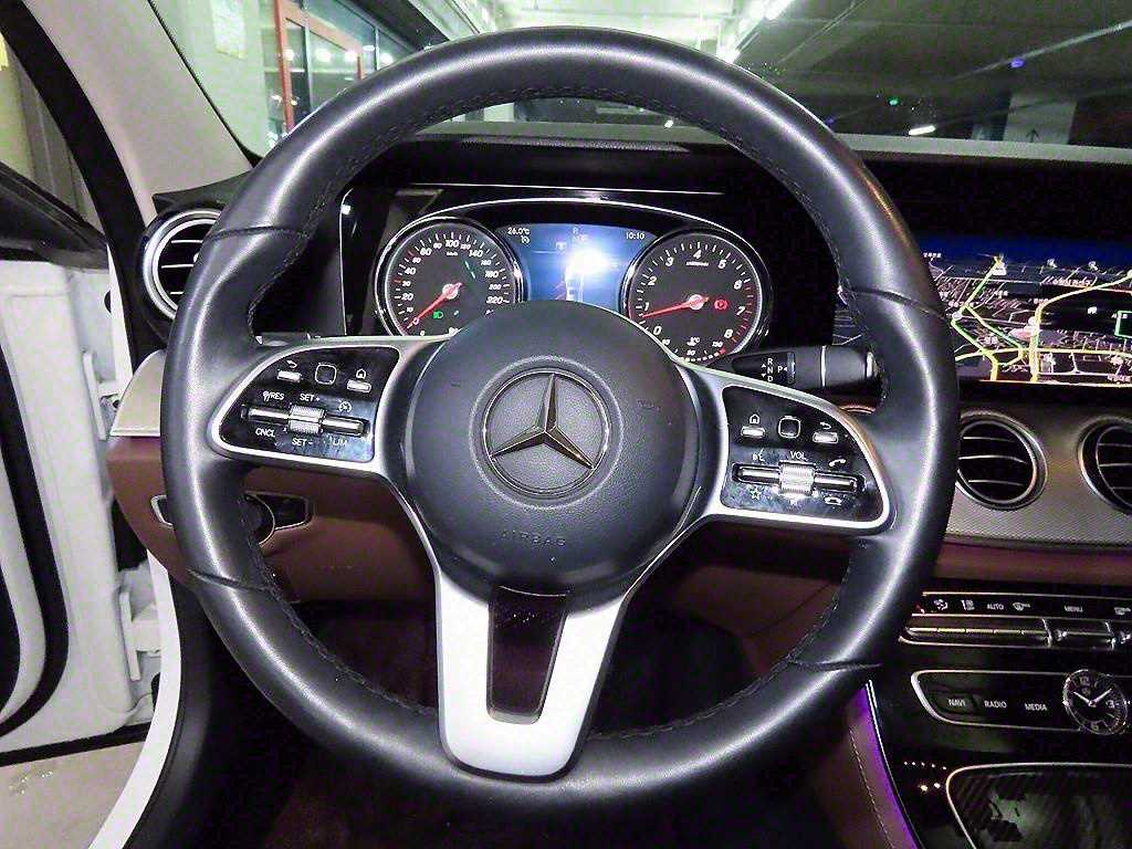 Mercedes Benz E class - Vista 8