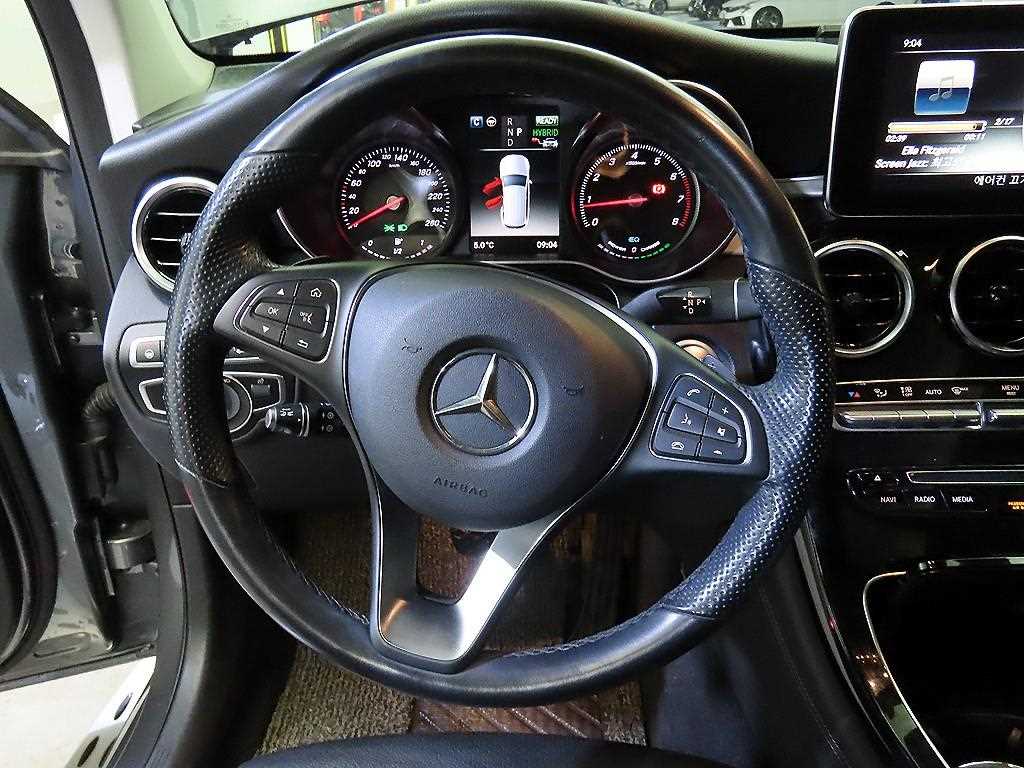 Mercedes Benz GLC Class - Vista 8