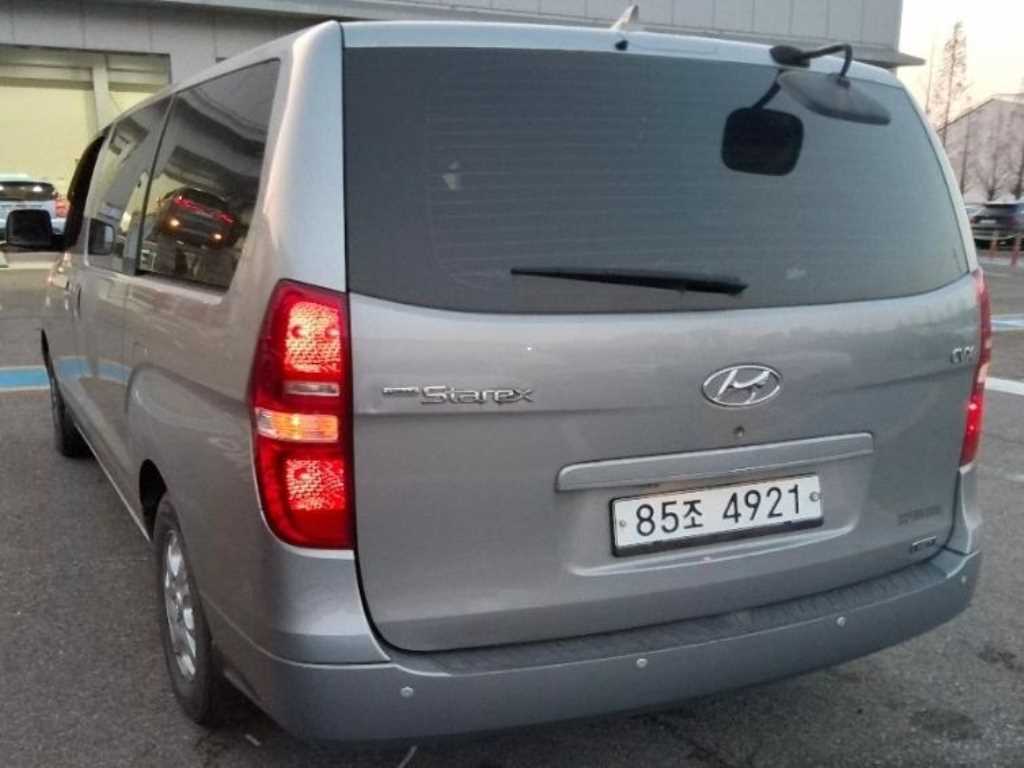 HYUNDAI Starex - Vista 4