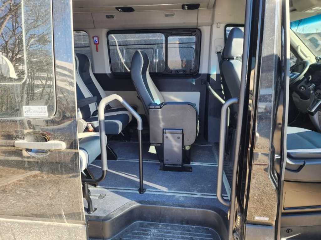 HYUNDAI Solati - Vista 9