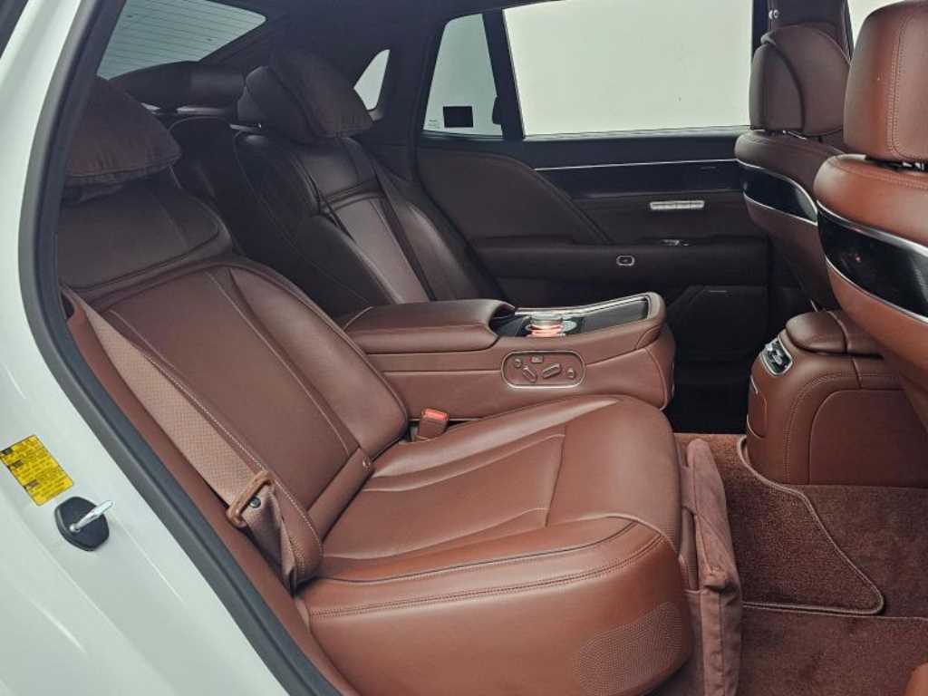 Genesis G90 - Vista 12