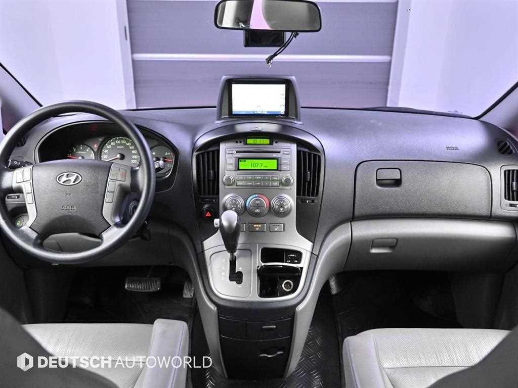 HYUNDAI Starex - Vista 7