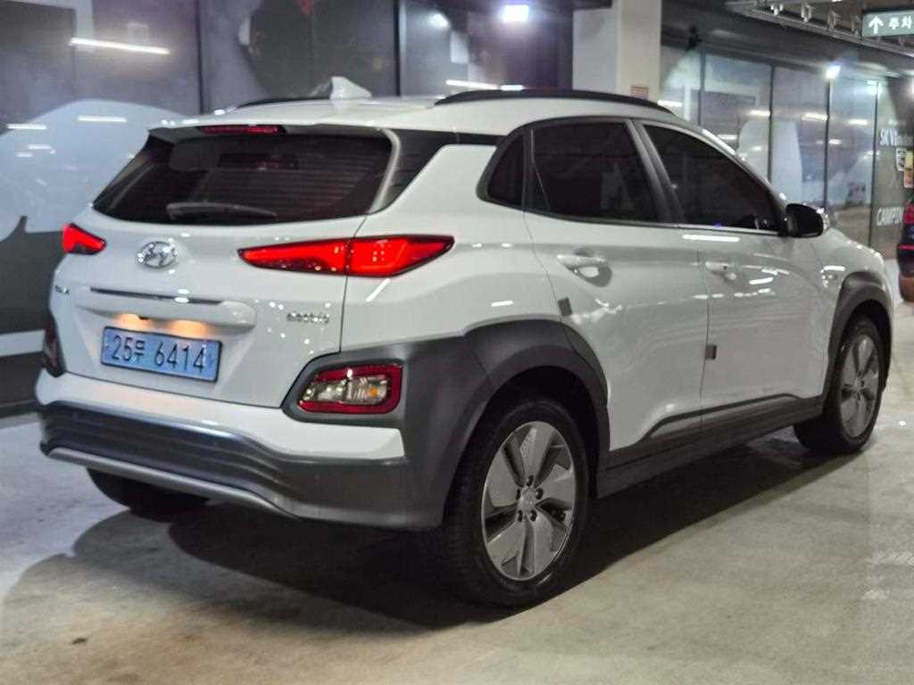 HYUNDAI Kona - Vista 4