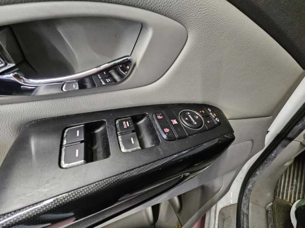 KIA Carnival - Vista 11